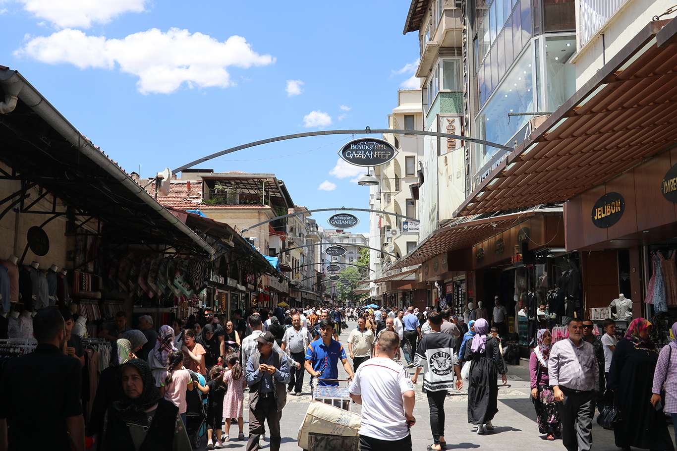 Gaziantep’teki tarihi çarşıların esnafı gurbetçileri bekliyor
